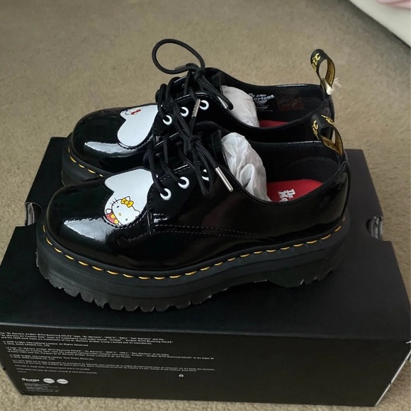 ❌SOLD❌ NWT Dr. Martens x Hello Kitty 1461 Quad - Picture 3 of 7